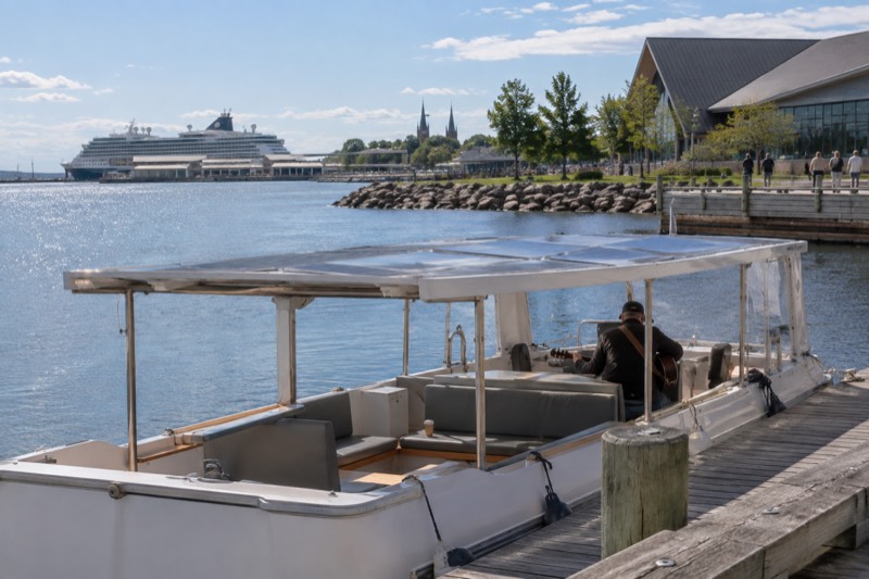 Solar Boat Cruise, Live Music